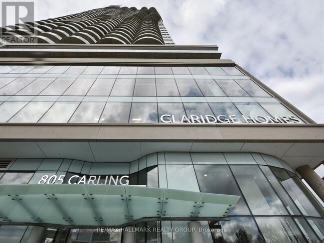 Building Photo - 805-805 Carling Ave