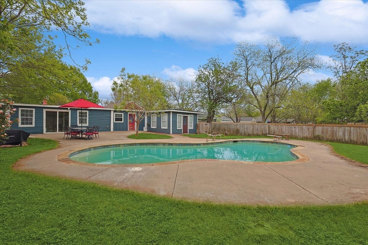 Foto principal - Amazing Historic 1940's Home in Original C...