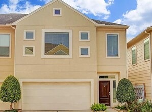Building Photo - 3811 Center Plaza Dr