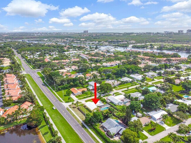 Foto del edificio - 2480 Windsor Rd