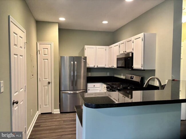 Building Photo - 1716 Lake Shore Crest Dr