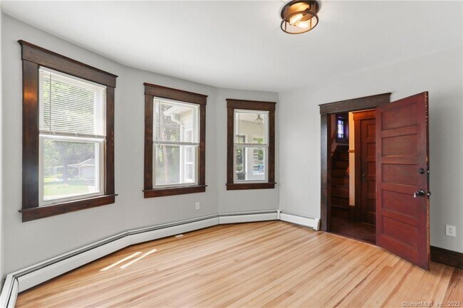 Building Photo - 139 Albany Ave