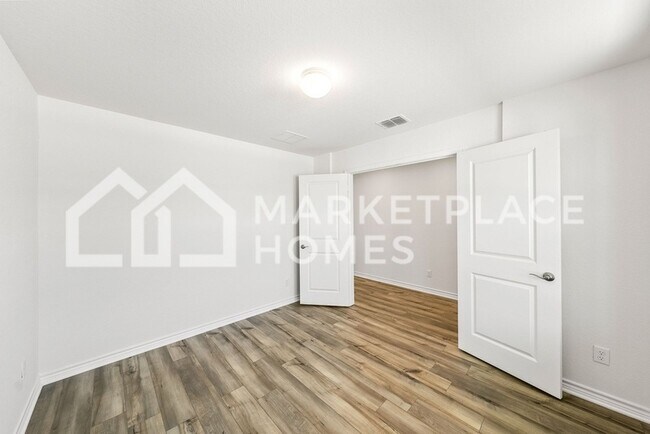 Building Photo - 400 Horizon Pointe