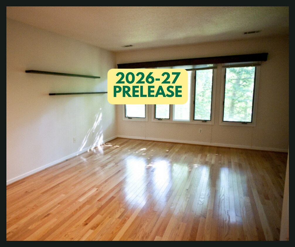 Primary Photo - Renovated Townhouse-style Apartment Close ...