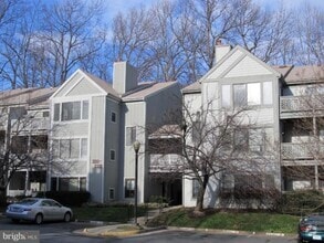 Building Photo - 2219 Hunters Run Dr