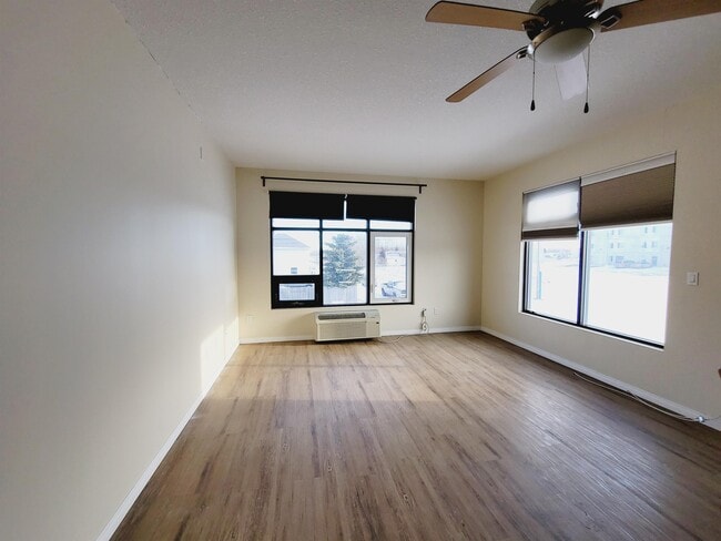Building Photo - 4834-4849 49 Ave