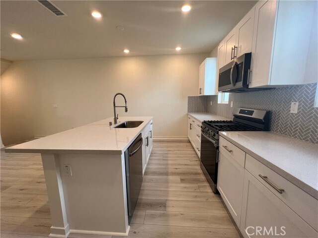 Foto del edificio - 2957 W Lincoln Ave