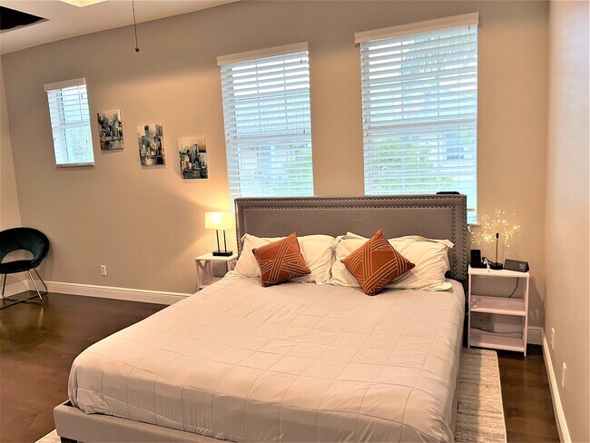 Foto del edificio - 4321 Savannah Bay Pl
