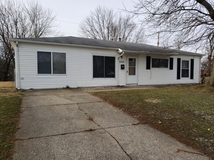 Primary Photo - Cozy Three Bedroom!