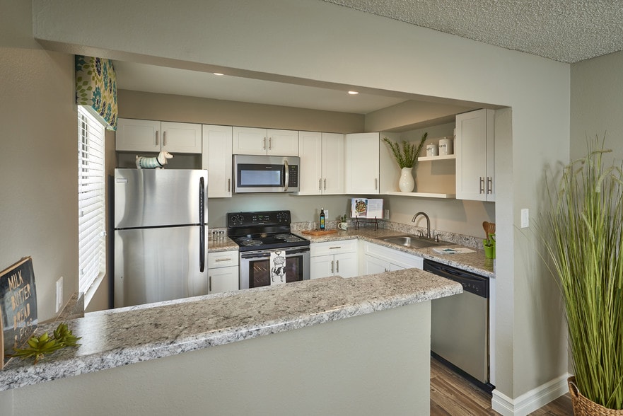 Villagio Furnished 3-12 Months