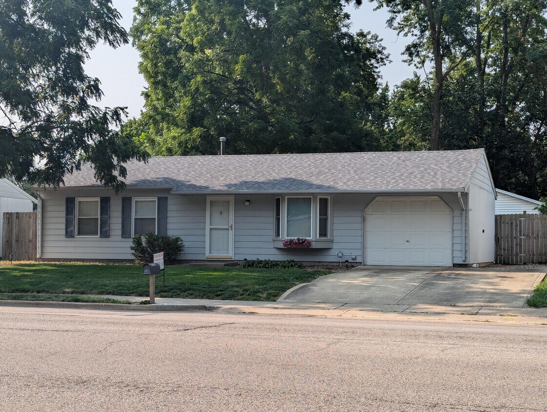 Primary Photo - 2607 W Kirby Ave
