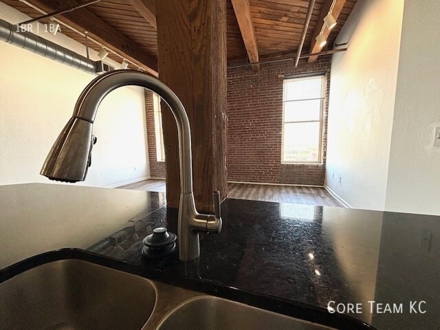 Foto del edificio - 202 W 5th St