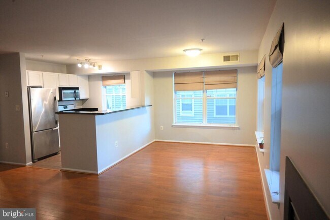 Foto del edificio - 13900 Farnsworth Ln