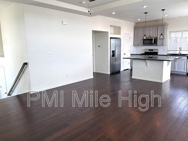 Building Photo - 8070 E 128th Pl