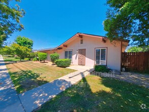 Building Photo - 6238 N Fresno St