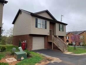 Building Photo - 1720 Skyline Dr