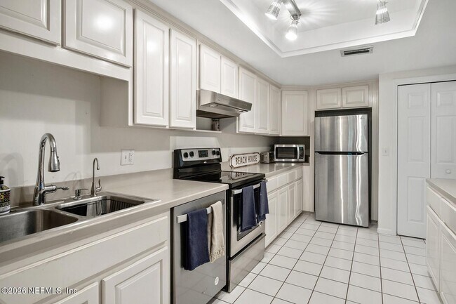 Foto del edificio - 8012 Hollyridge Rd