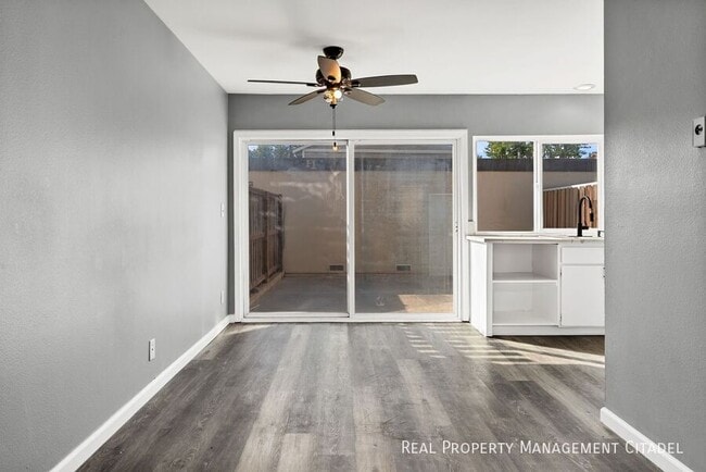 Foto del edificio - 11104 Grant Way