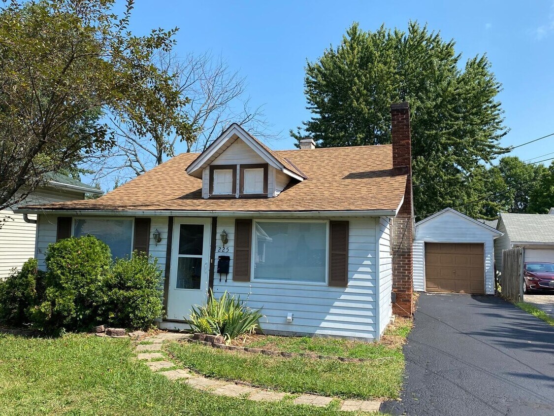Primary Photo - 225 Parkway Dr, Eastlake