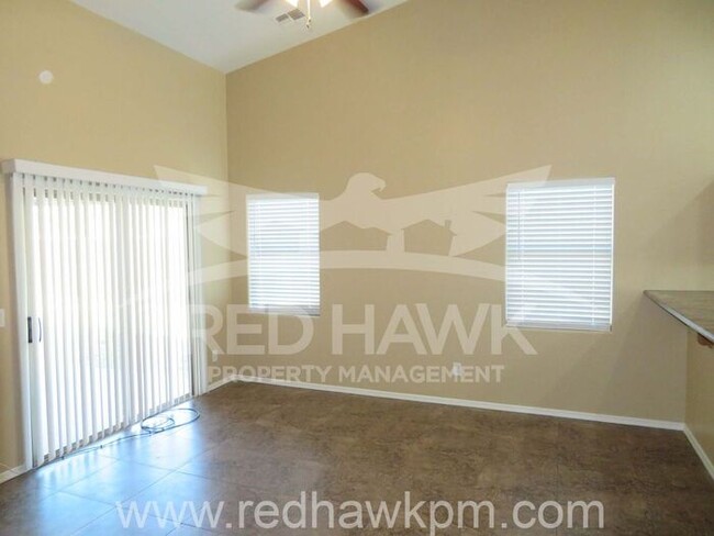 Building Photo - Gorgeous Three Bedroom, Two Bathroom Roger...