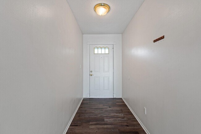 Foto del edificio - 1569 Meadowbrook Ct