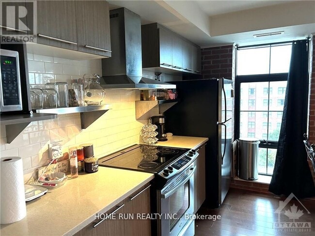 Building Photo - 555 Anand Private