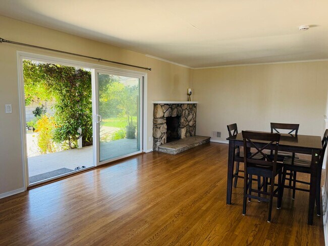Foto del edificio - Amazing Cottage Style Home with Ocean Views Only Steps to the Beach in South Redondo!