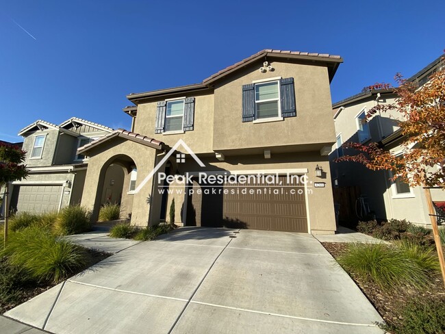 Foto del edificio - Newer 4bd/2.5ba Folsom Home with 2 Car Garage