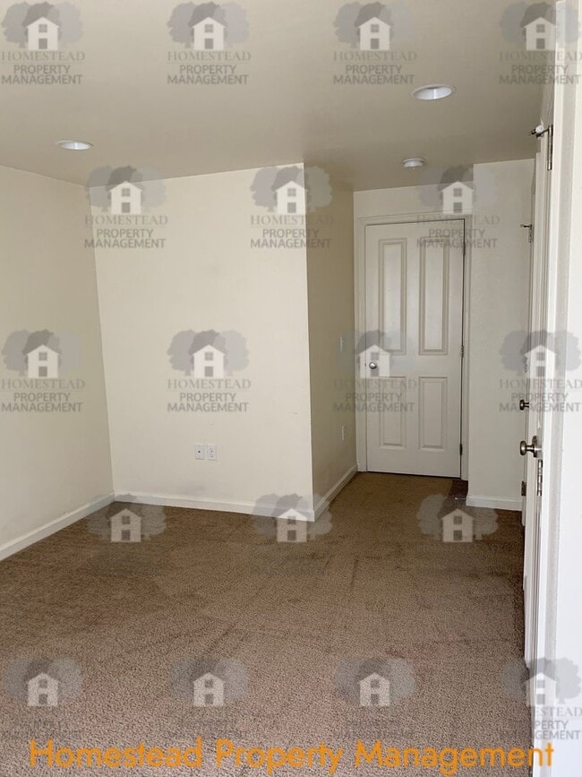 Building Photo - 411