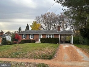 Building Photo - 7715 Heritage Dr