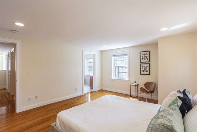 Building Photo - 1077 Boylston St