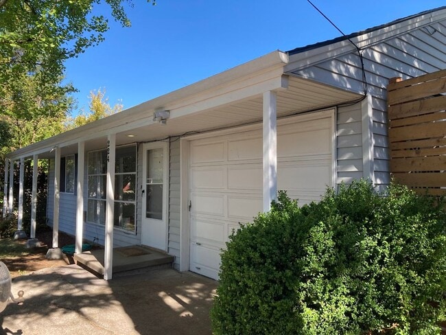 Building Photo - 224 NE 127th Ave