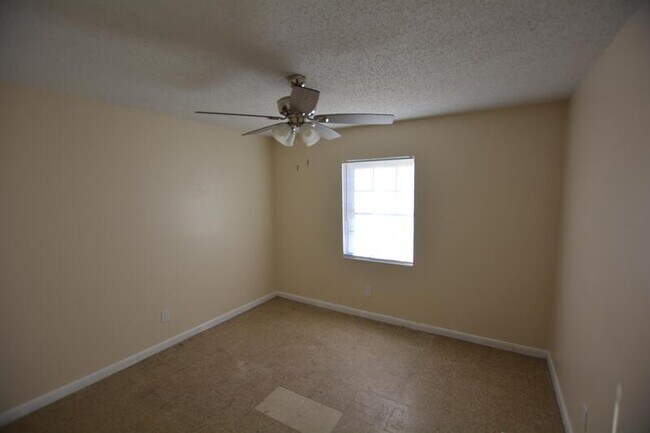 Building Photo - 3097 St Paul Dr