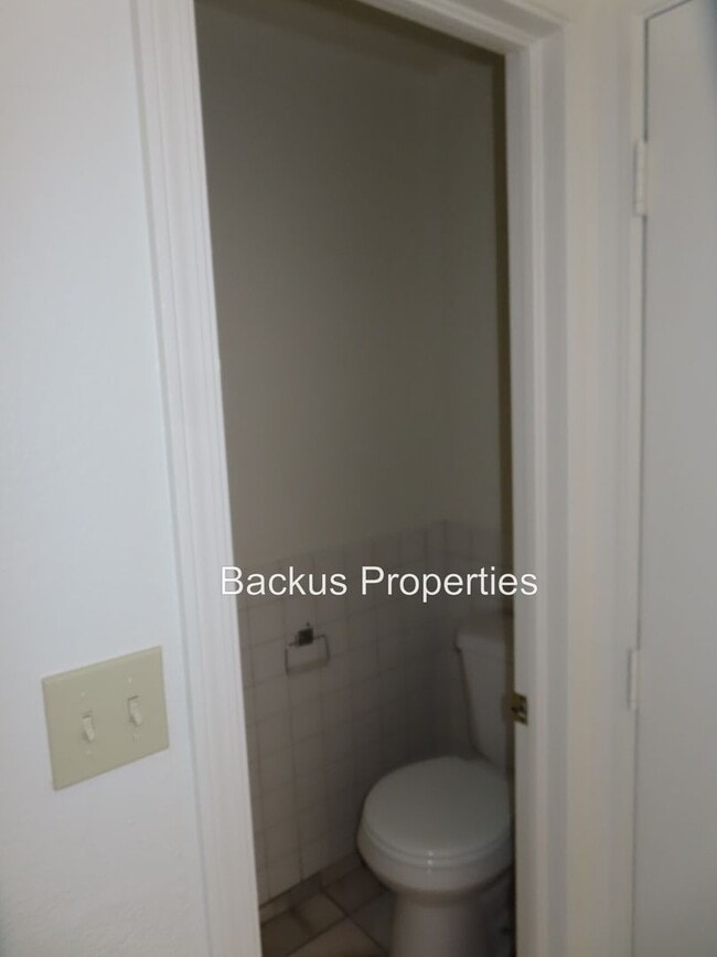 Building Photo - Newly renovated three bedroom duplex in Soledad