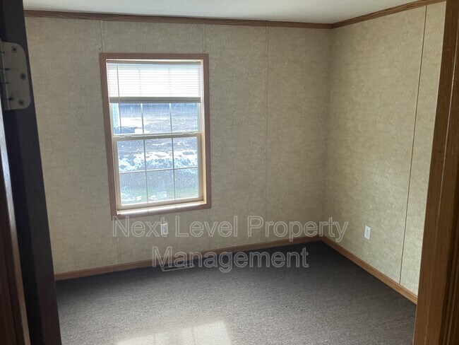 Foto del edificio - 2115 U.S. Hwy 2 E