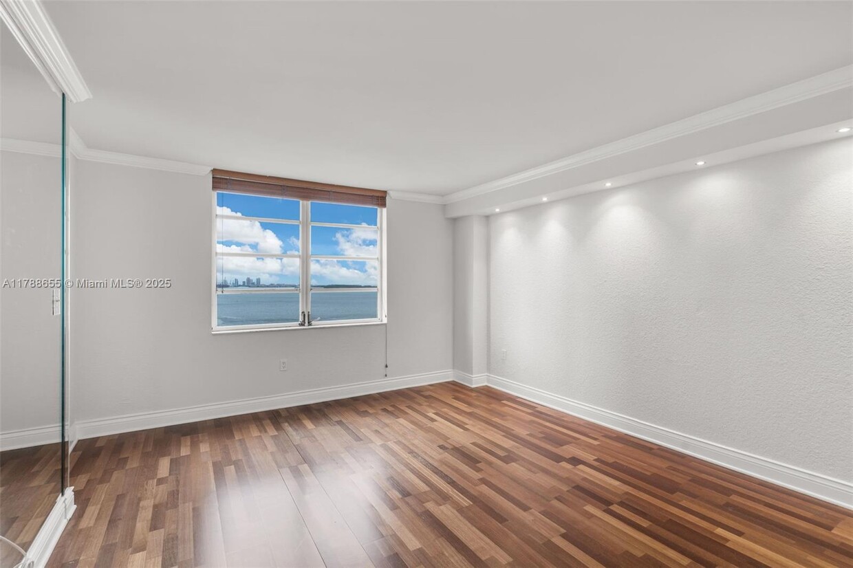 Foto principal - 2333 Brickell Ave
