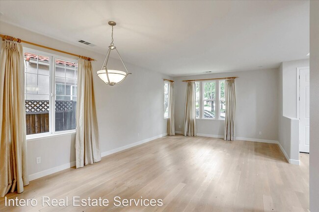 Building Photo - 3 br, 2.5 bath House - 997 Garrity Way
