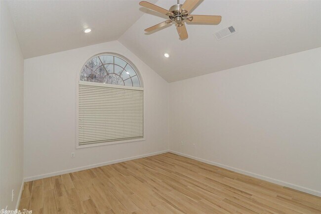 Building Photo - 49 Enclave Cir