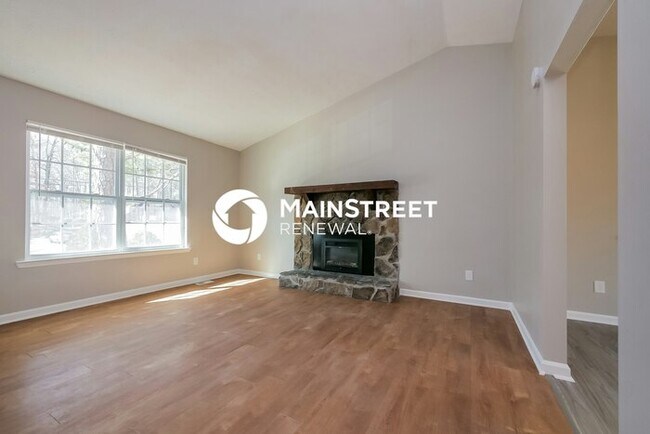 Foto del edificio - 3 Bedroom Pet-Friendly Home in Fairburn, G...