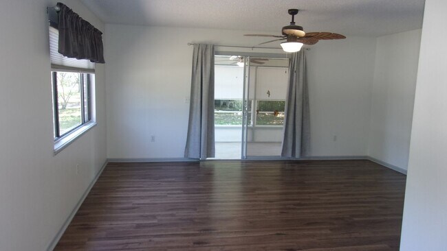 Foto del edificio - 9880 SW 101st Pl
