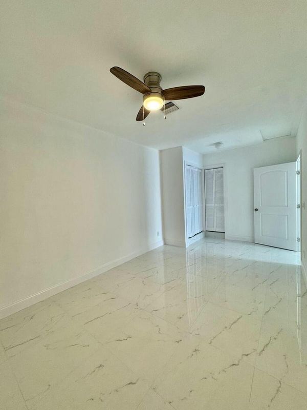 Foto del edificio - 2826 Floral Rd