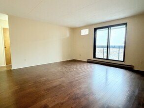 Building Photo - 1653 Ouellette Ave