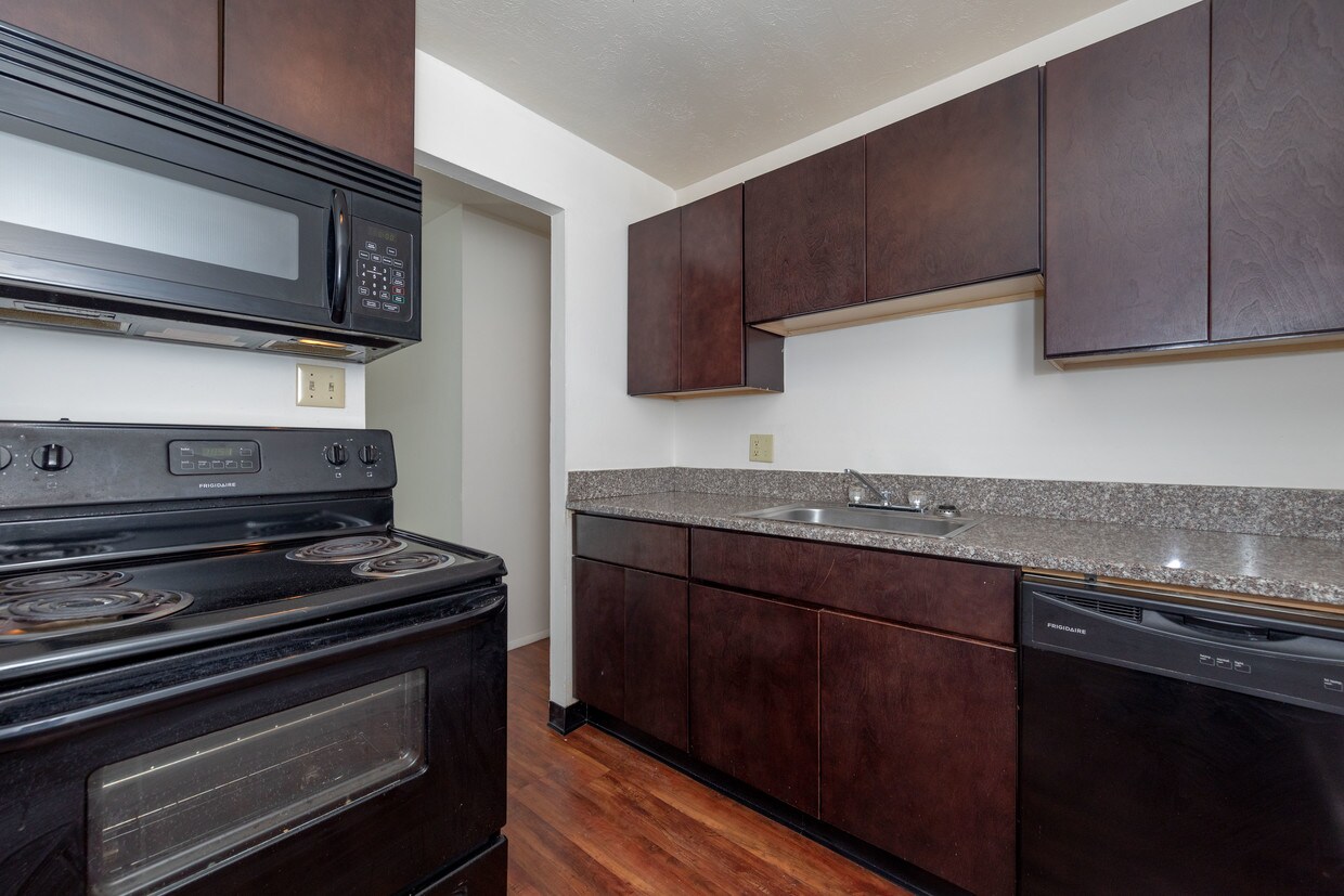 Rosewood Park Apartments Apartments 820 Rosewood Dr Elyria, OH