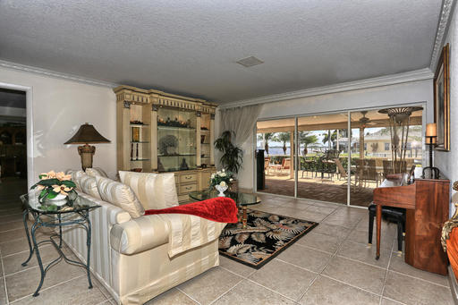 Building Photo - 1746 Sandy Cir