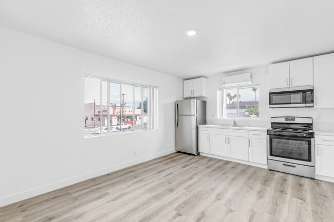 Building Photo - 1805 W 80th St