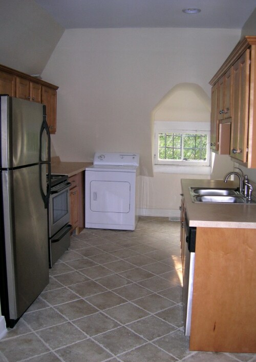 Building Photo - 2713 Eden Ave