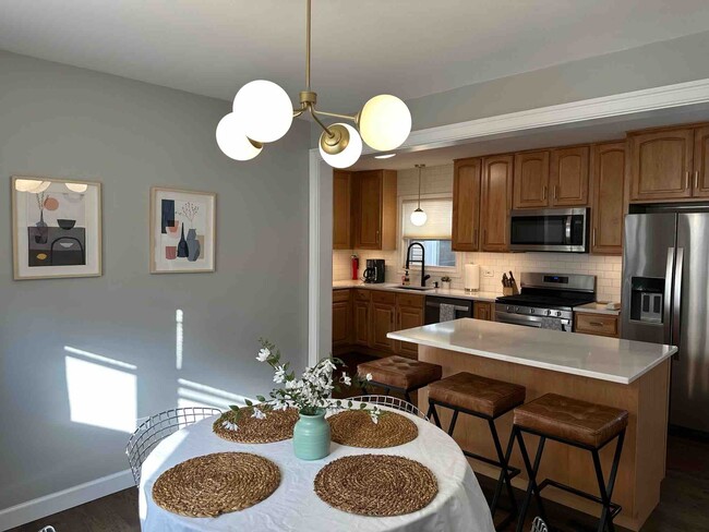 Building Photo - Spacious Main-Floor 2-Bedroom, 1.5-Bath Home