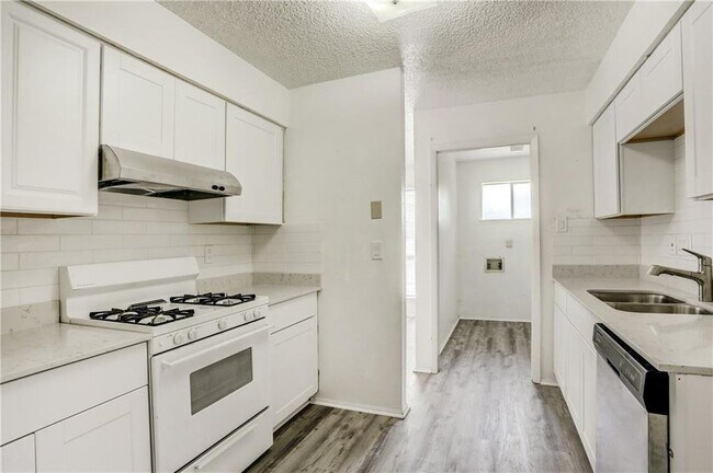 Building Photo - 2202 Wagon Gap Drive, Round Rock, TX 78681...