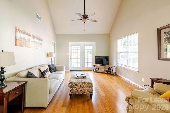 Foto del edificio - 8263 Southgate Commons Dr