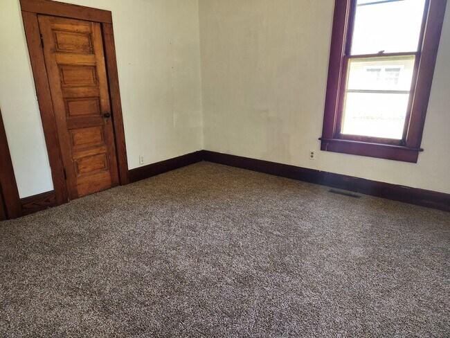 Bedroom - 715 N C St